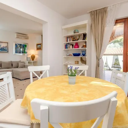 Stunning In With Kitchen Ugljan