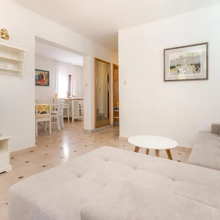 Stunning In With Kitchen * Ugljan