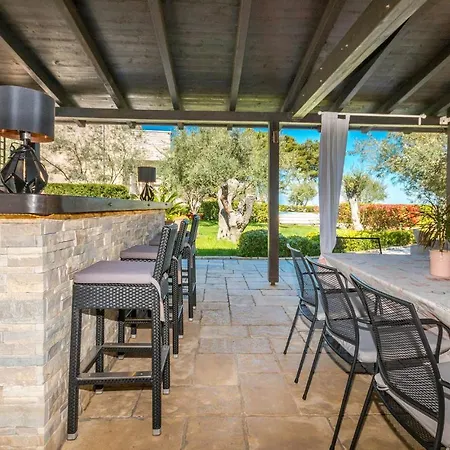 Stunning In With Kitchen Holiday home