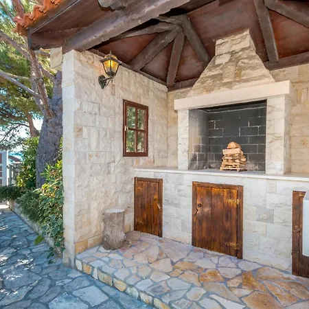 Stunning In With Kitchen Holiday home *