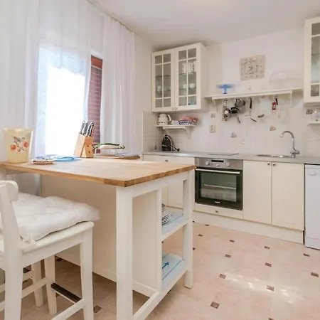 Stunning In With Kitchen Ugljan
