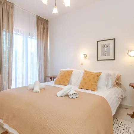 Stunning In With Kitchen Holiday home *